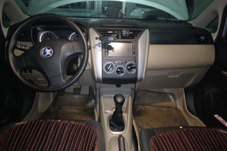 Used Venucia R50 2013 1.6L Manual Fashion Edition Center Console