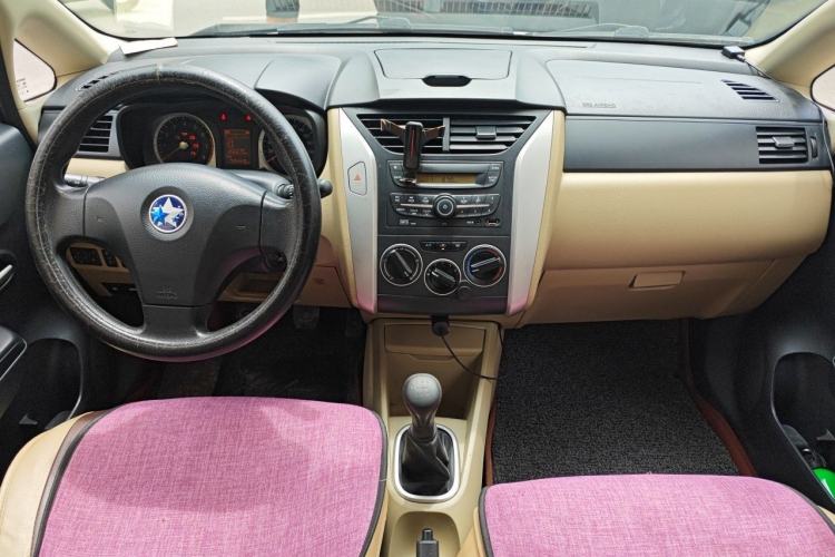 Used Venucia R50 2013 1.6L Manual Fashion Edition Center Console