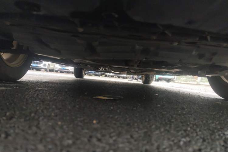 Used Venucia R50 2013 1.6L Automatic Luxury Edition Chassis Front