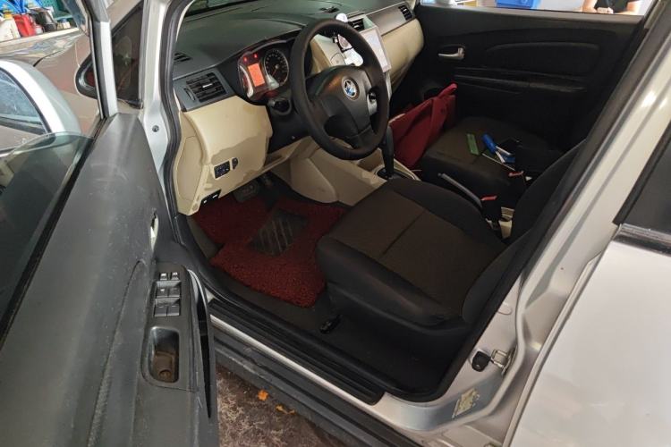 Used Venucia R50 2013 1.6L Automatic Fashion Edition Driver Seat