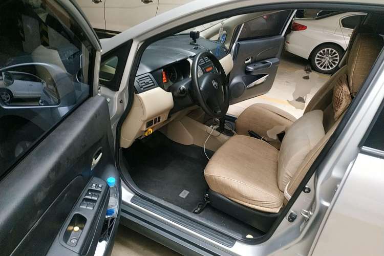Used Venucia R50 2013 1.6L Automatic Fashion Edition Driver Seat