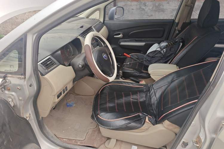 Used Venucia R50 2013 1.6L Manual Luxury Edition Driver Seat