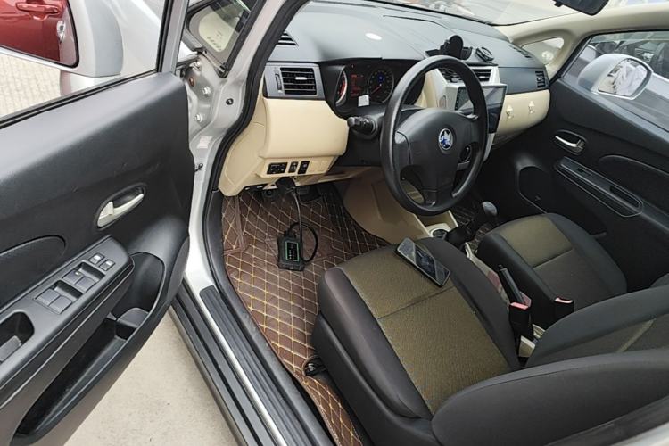 Used Venucia R50 2013 1.6L Manual Fashion Edition Driver Seat