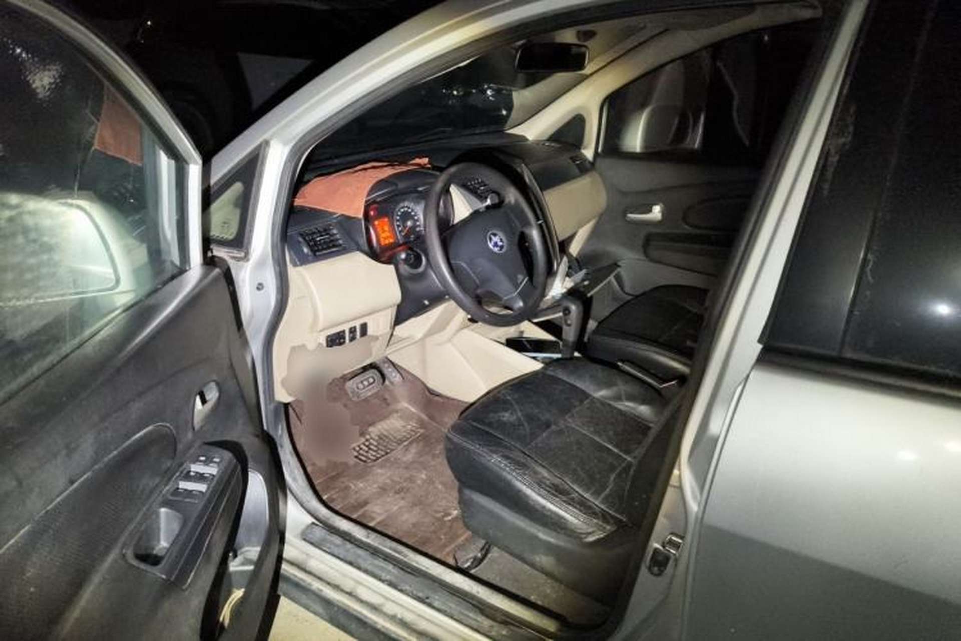 Used Venucia R50 2013 1.6L Automatic Fashion Edition Driver Seat