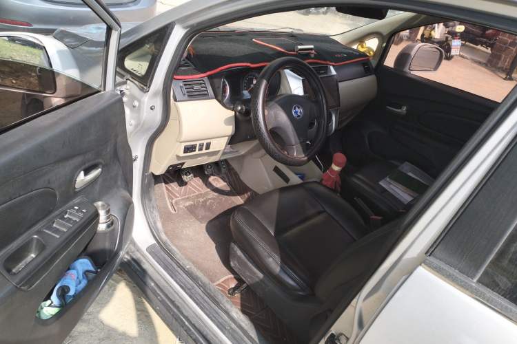 Used Venucia R50 2013 1.6L Manual Fashion Edition Driver Seat