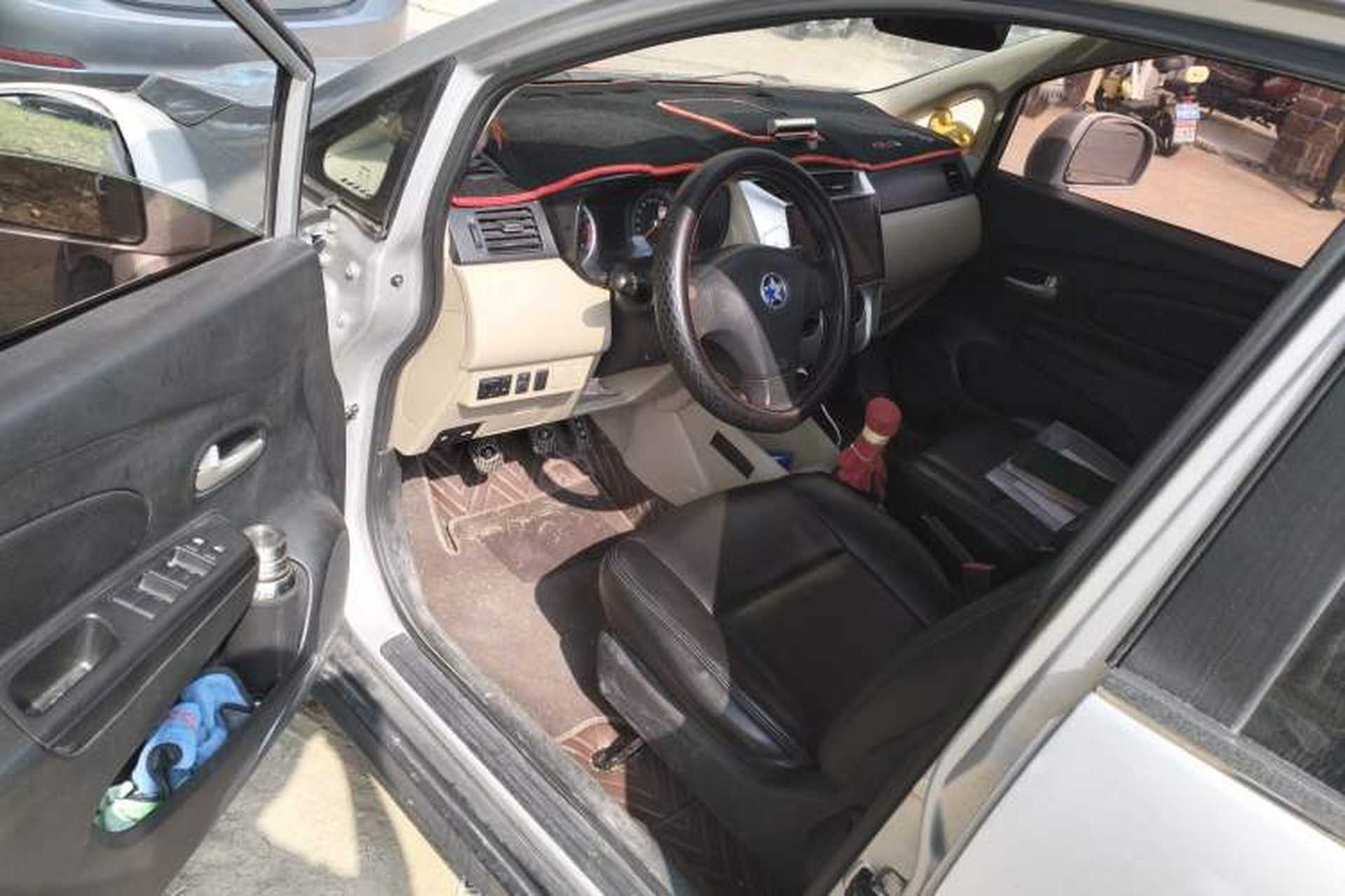 Used Venucia R50 2013 1.6L Manual Fashion Edition Driver Seat