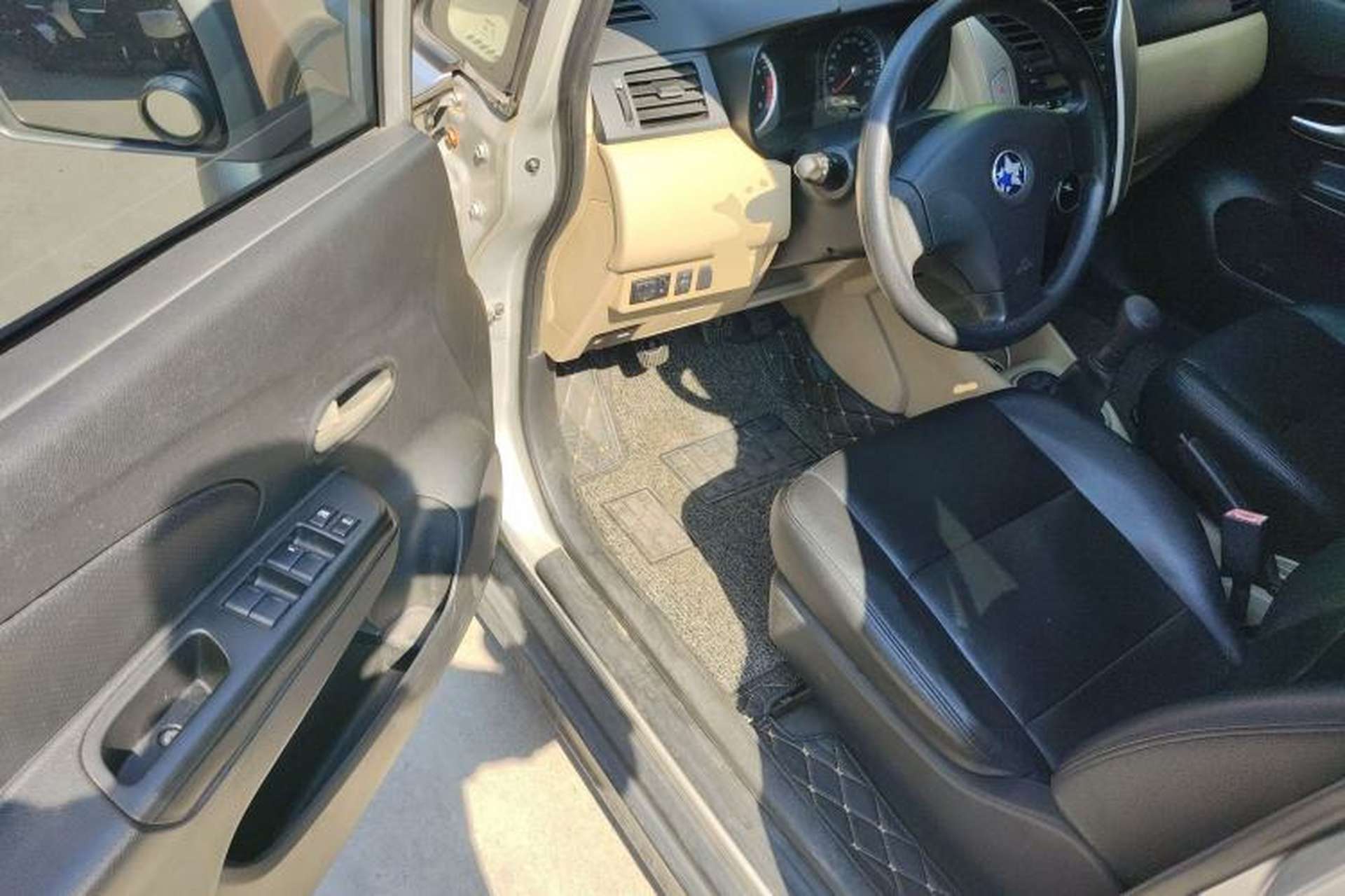 Used Venucia R50 2013 1.6L Manual Fashion Edition Driver Seat