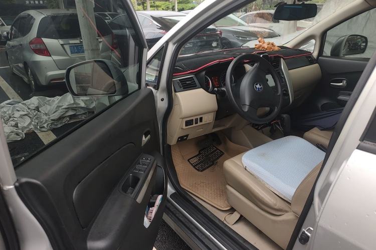 Used Venucia R50 2013 1.6L Automatic Luxury Edition Driver Seat