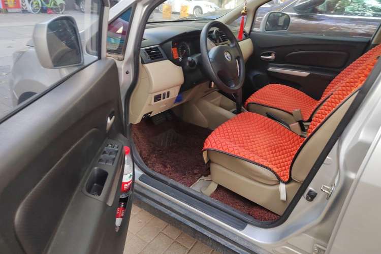 Used Venucia R50 2013 1.6L Automatic Luxury Edition Driver Seat