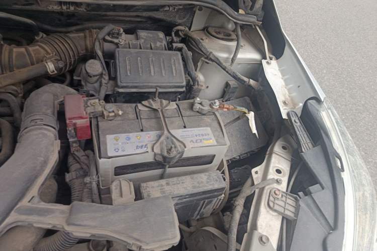 Used Venucia R50 2013 1.6L Manual Luxury Edition Engine Bay Left