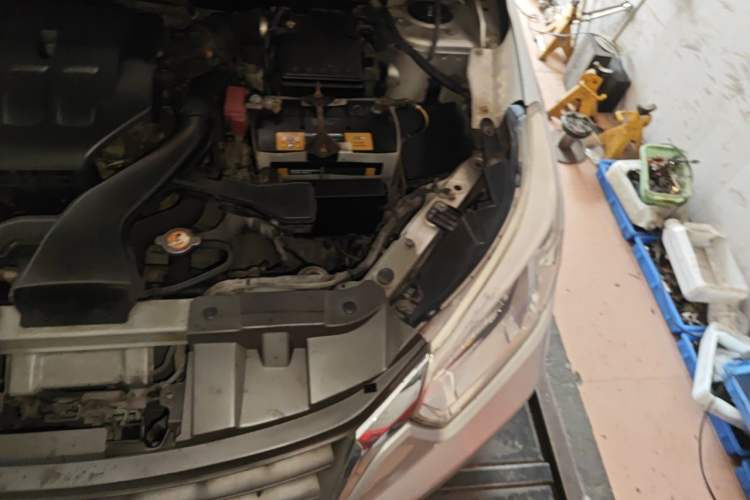 Used Venucia R50 2013 1.6L Automatic Fashion Edition Engine Bay Left