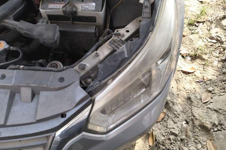 Used Venucia R50 2013 1.6L Manual Fashion Edition Engine Bay Left