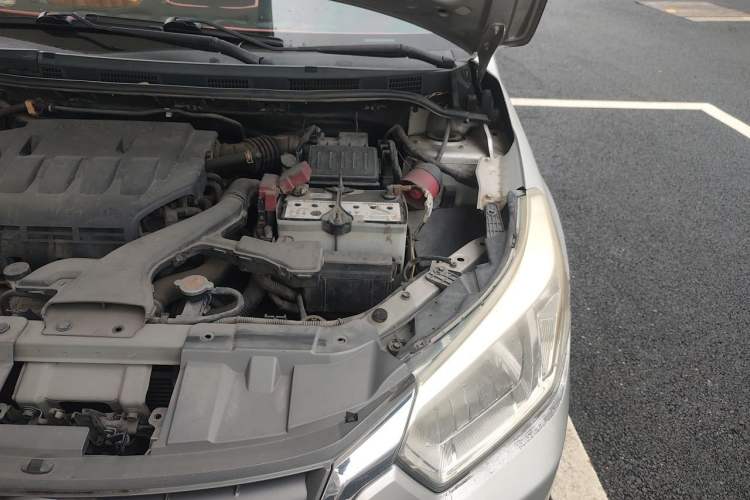 Used Venucia R50 2013 1.6L Automatic Luxury Edition Engine Bay Left
