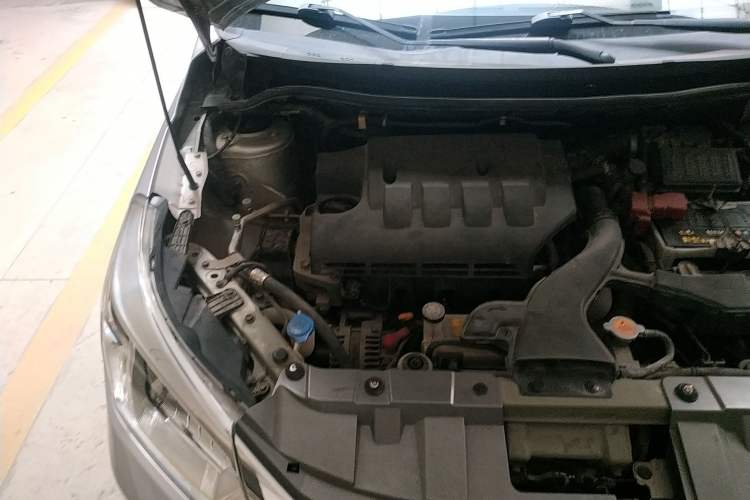 Used Venucia R50 2013 1.6L Automatic Fashion Edition Engine Bay Right