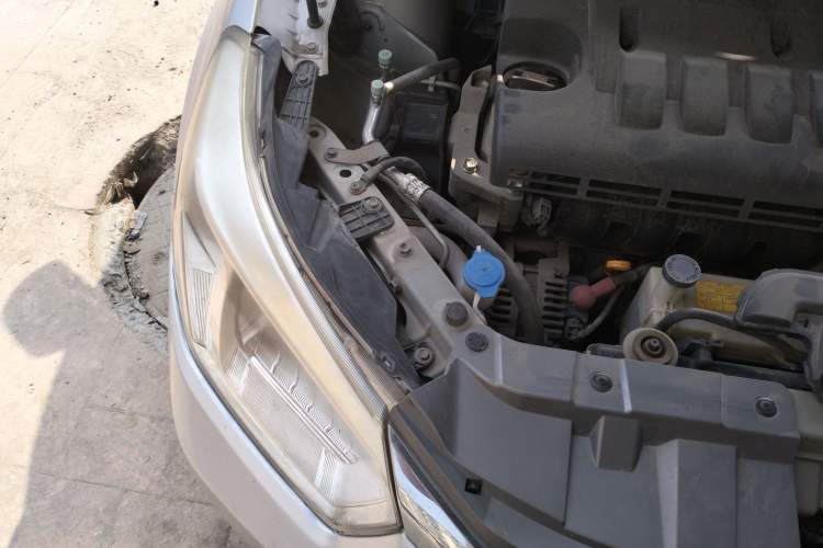 Used Venucia R50 2013 1.6L Manual Fashion Edition Engine Bay Right
