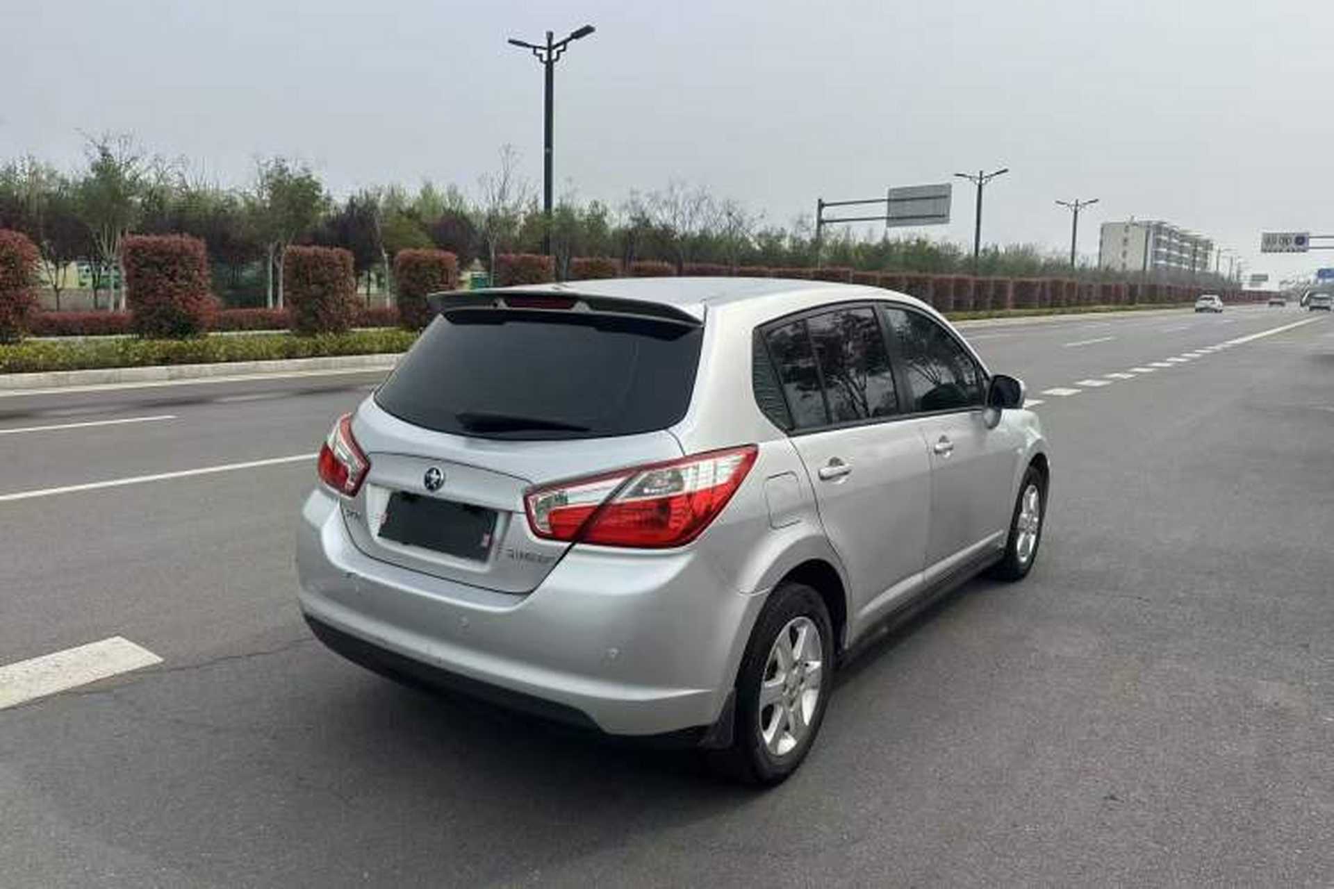 Used Venucia R50 2013 1.6L Automatic Luxury Edition Exterior 2