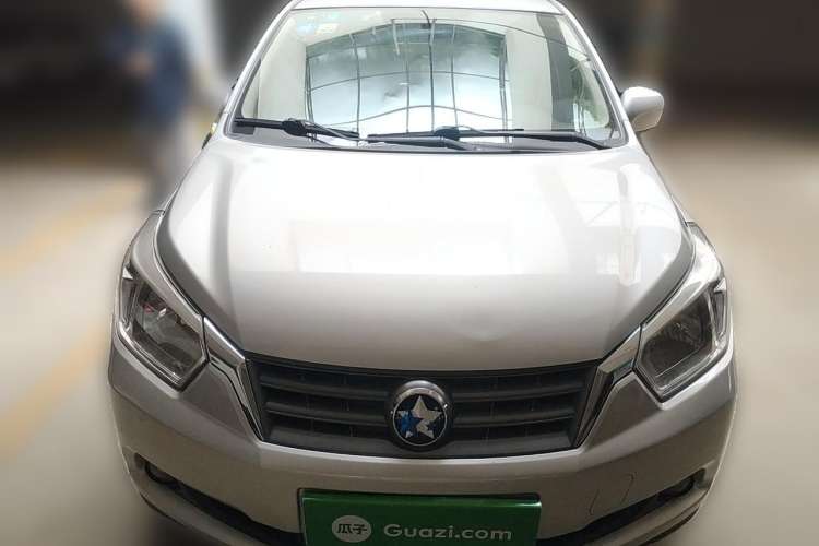 Used Venucia R50 2013 1.6L Automatic Fashion Edition Front