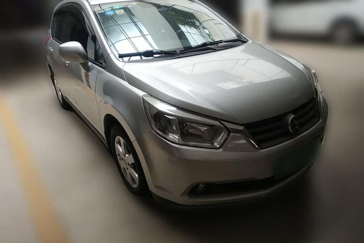 Used Venucia R50 2013 1.6L Automatic Fashion Edition Front Right 45 Deg