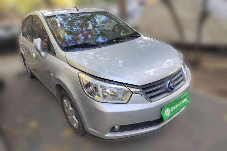 Used Venucia R50 2013 1.6L Automatic Luxury Edition Front Right 45 Deg