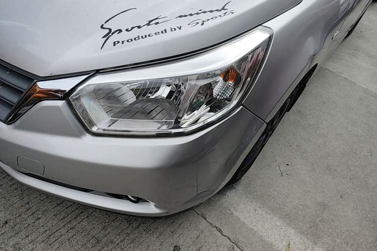 Used Venucia R50 2013 1.6L Manual Fashion Edition Left Front Headlight