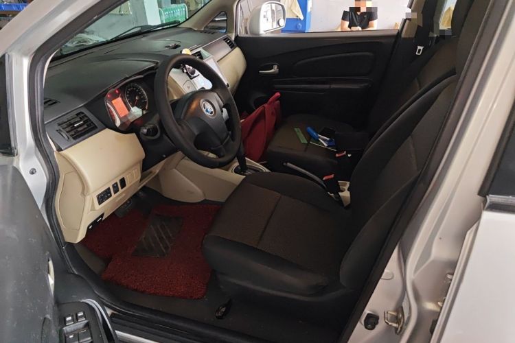 Used Venucia R50 2013 1.6L Automatic Fashion Edition Left Front Seat