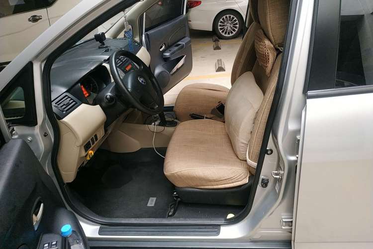 Used Venucia R50 2013 1.6L Automatic Fashion Edition Left Front Seat