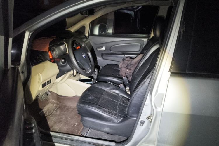 Used Venucia R50 2013 1.6L Automatic Fashion Edition Left Front Seat