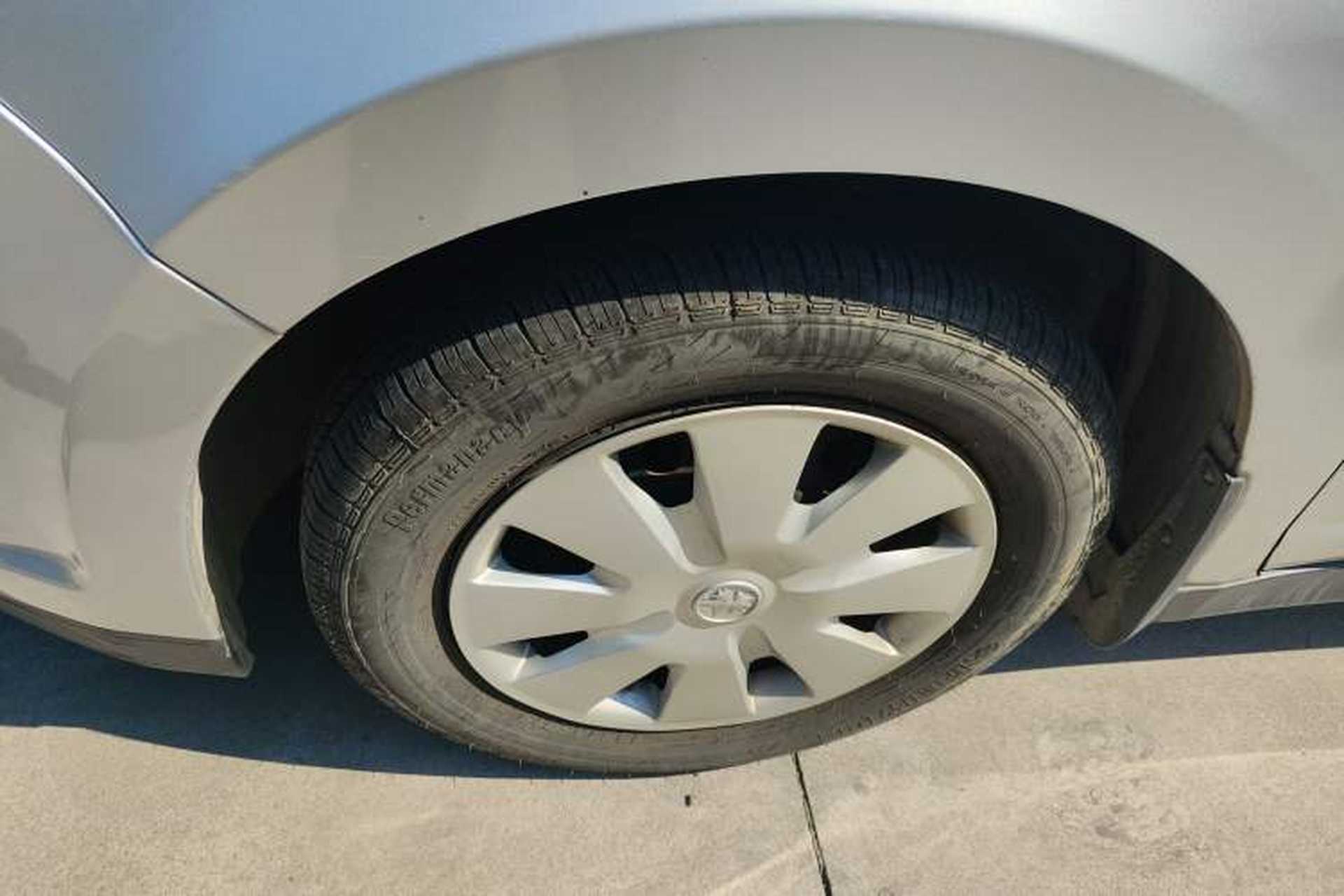 Used Venucia R50 2013 1.6L Manual Fashion Edition Left Front Wheel Hub