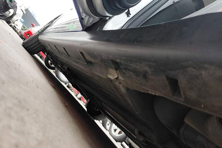Used Venucia R50 2013 1.6L Manual Fashion Edition Left Side Sill