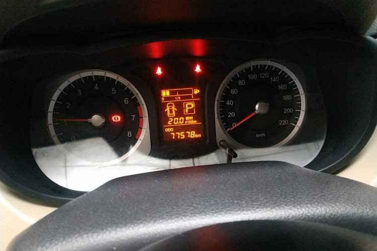 Used Venucia R50 2013 1.6L Automatic Fashion Edition Odometer Close Up