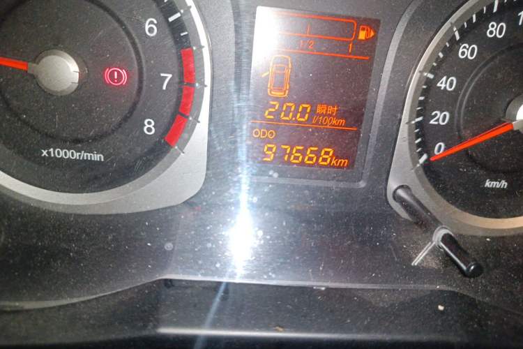 Used Venucia R50 2013 1.6L Manual Fashion Edition Odometer Close Up