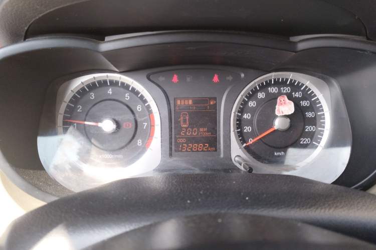 Used Venucia R50 2013 1.6L Manual Fashion Edition Odometer Close Up