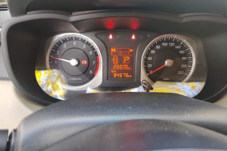 Used Venucia R50 2013 1.6L Automatic Luxury Edition Odometer Close Up