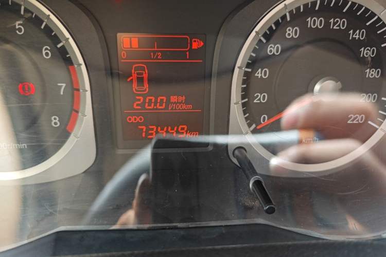 Used Venucia R50 2013 1.6L Manual Fashion Edition Odometer Close Up