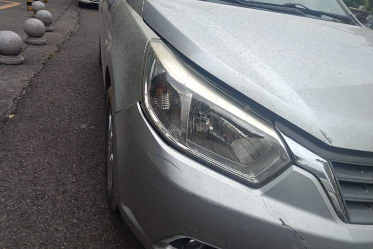Used Venucia R50 2013 1.6L Manual Luxury Edition Right Front Headlight