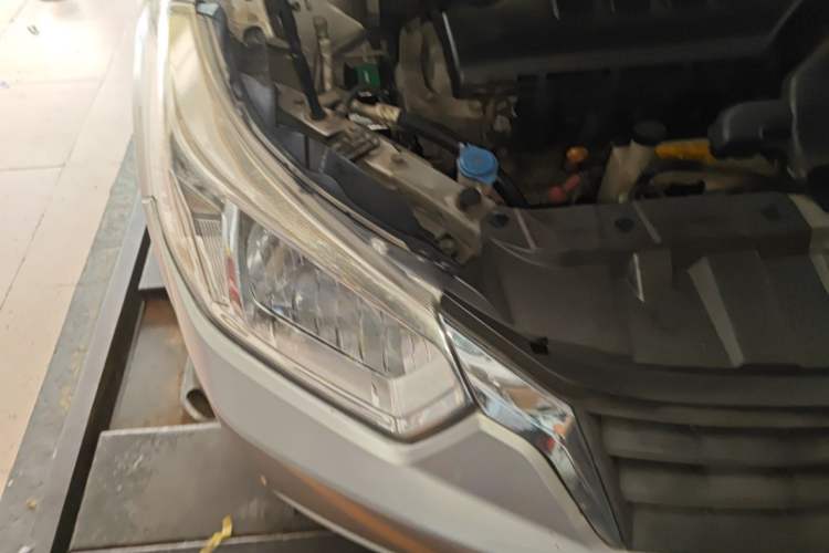 Used Venucia R50 2013 1.6L Automatic Fashion Edition Right Front Headlight