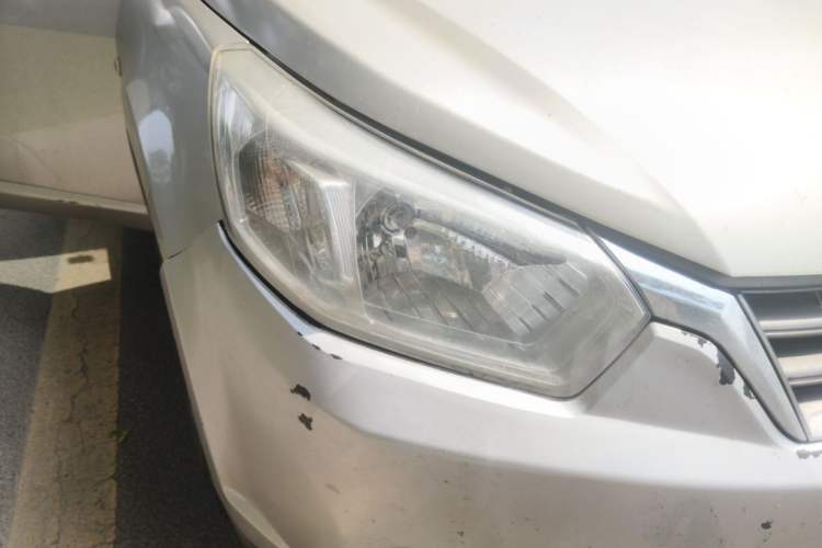Used Venucia R50 2013 1.6L Automatic Fashion Edition Right Front Headlight