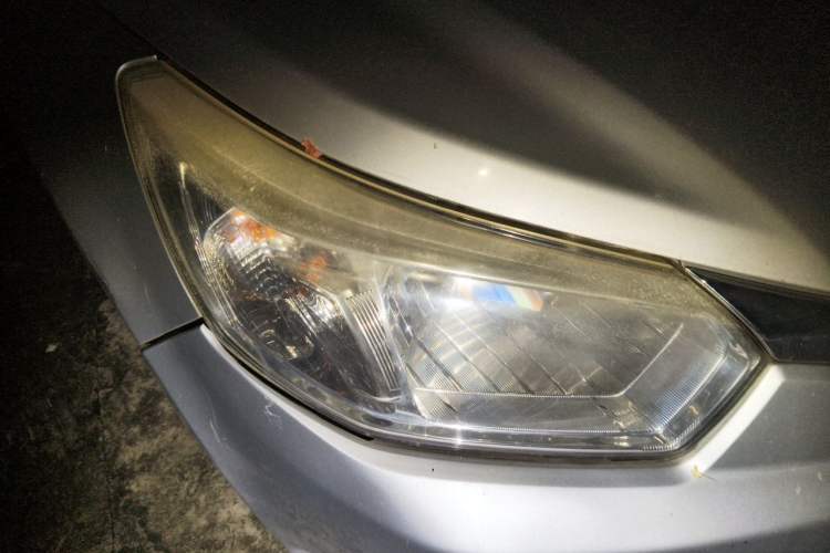 Used Venucia R50 2013 1.6L Automatic Fashion Edition Right Front Headlight