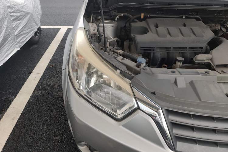 Used Venucia R50 2013 1.6L Automatic Luxury Edition Right Front Headlight