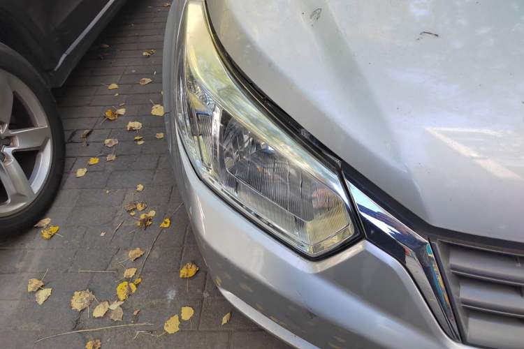 Used Venucia R50 2013 1.6L Automatic Luxury Edition Right Front Headlight
