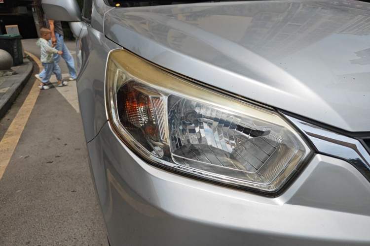 Used Venucia R50 2013 1.6L Manual Fashion Edition Right Front Headlight