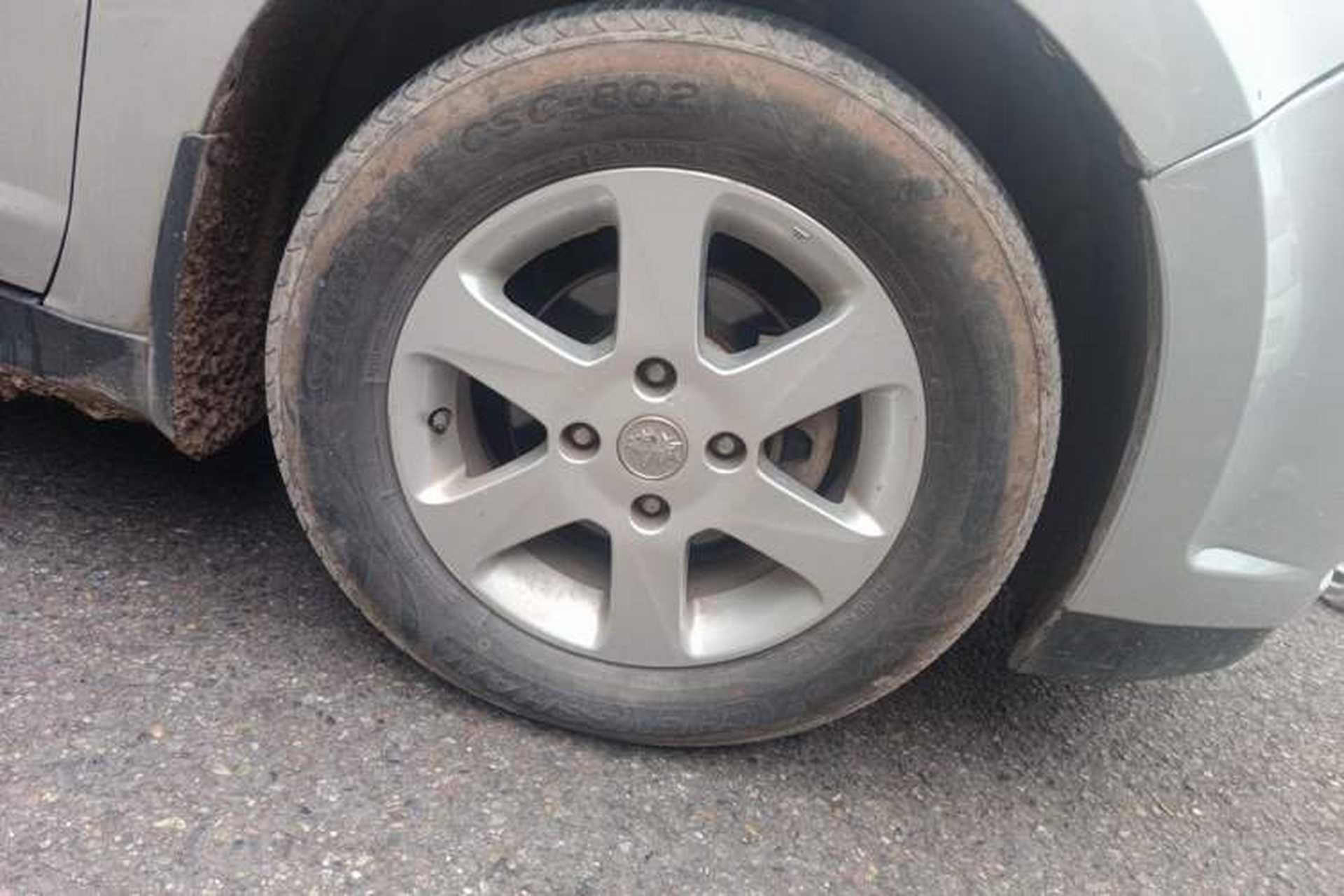 Used Venucia R50 2013 1.6L Manual Luxury Edition Right Front Wheel Hub