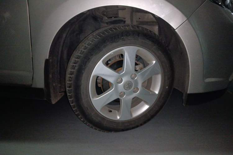 Used Venucia R50 2013 1.6L Manual Fashion Edition Right Front Wheel Hub