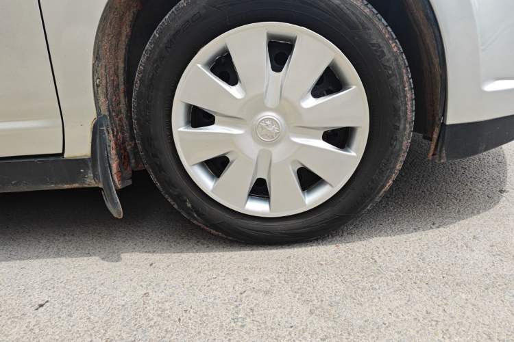 Used Venucia R50 2013 1.6L Manual Fashion Edition Right Front Wheel Hub