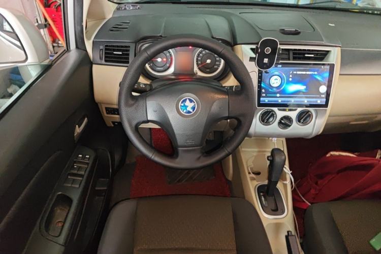 Used Venucia R50 2013 1.6L Automatic Fashion Edition Steering Wheel