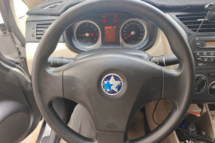 Used Venucia R50 2013 1.6L Automatic Fashion Edition Steering Wheel