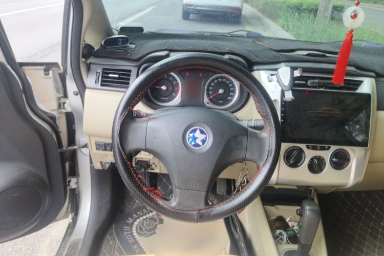 Used Venucia R50 2013 1.6L Automatic Fashion Edition Steering Wheel