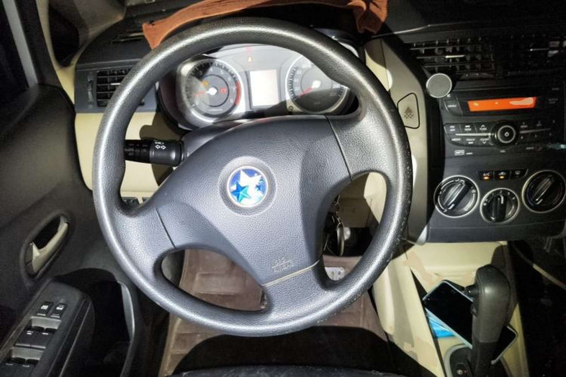 Used Venucia R50 2013 1.6L Automatic Fashion Edition Steering Wheel
