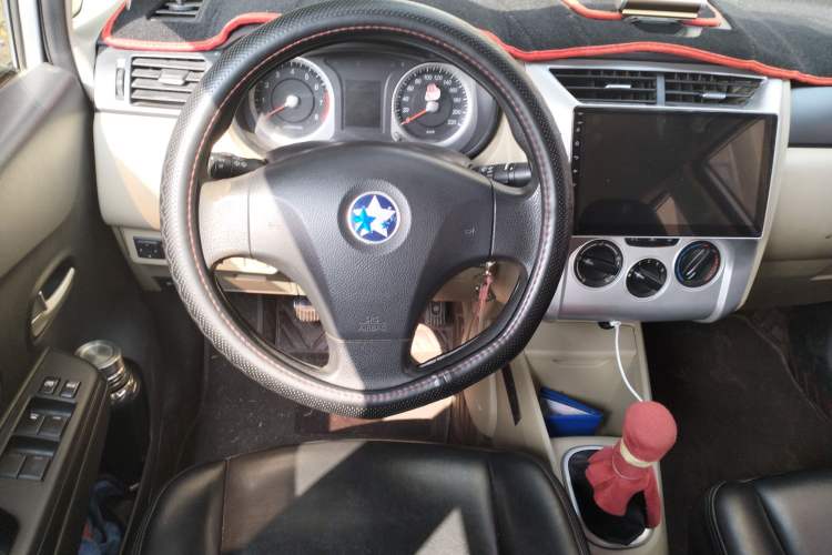 Used Venucia R50 2013 1.6L Manual Fashion Edition Steering Wheel