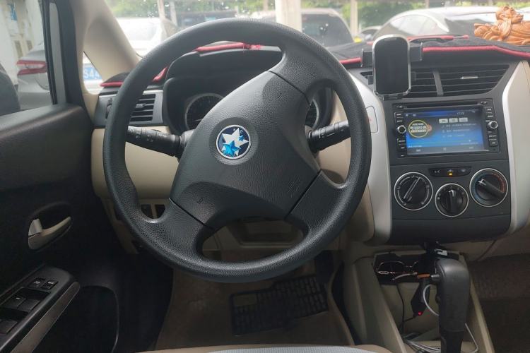 Used Venucia R50 2013 1.6L Automatic Luxury Edition Steering Wheel